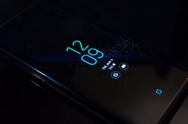 iPhone vs Android: Which Smartphone Is Best for You?